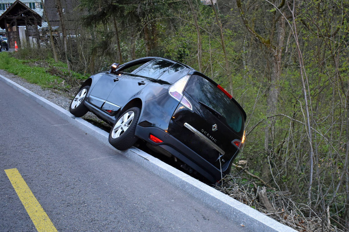 Endlage des Unfallfahrzeugs bei Ebikon