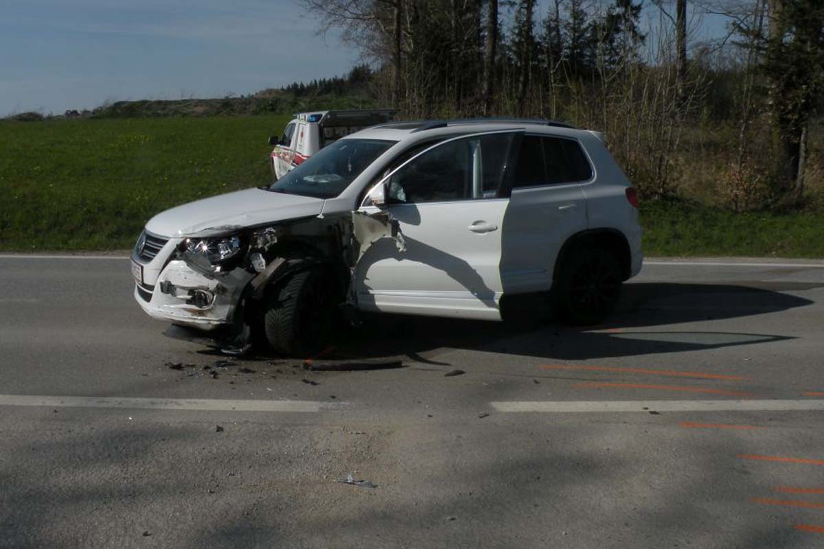 Es kam zum Zusammenstoß der beiden Fahrzeuge