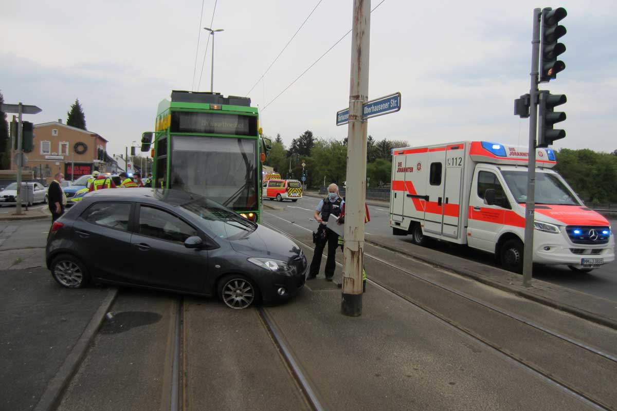 In der Straßenbahn befanden sich in Mülheim an der Ruhr zum Zeitpunkt des Unglücks neun Fahrgäste und der Straßenbahnfahrer
