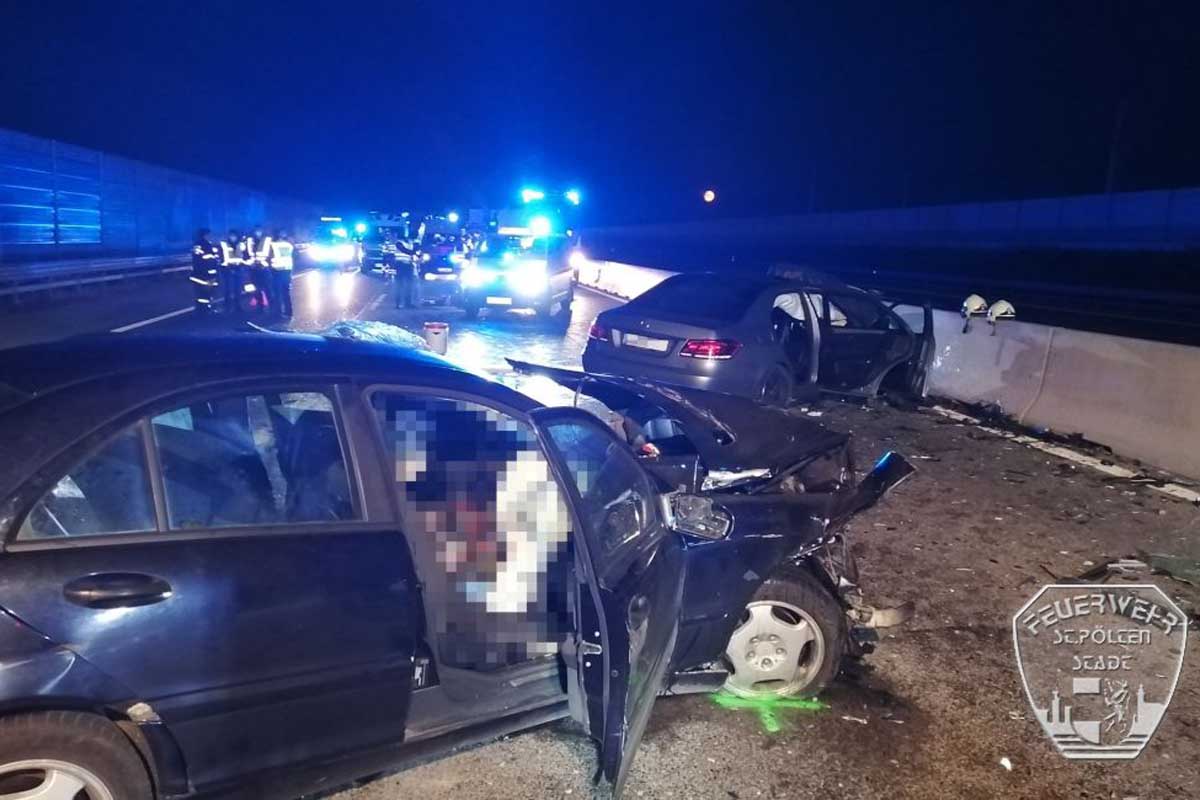 Drei Tote bei Geisterfahrerunfall in Völlerndorf