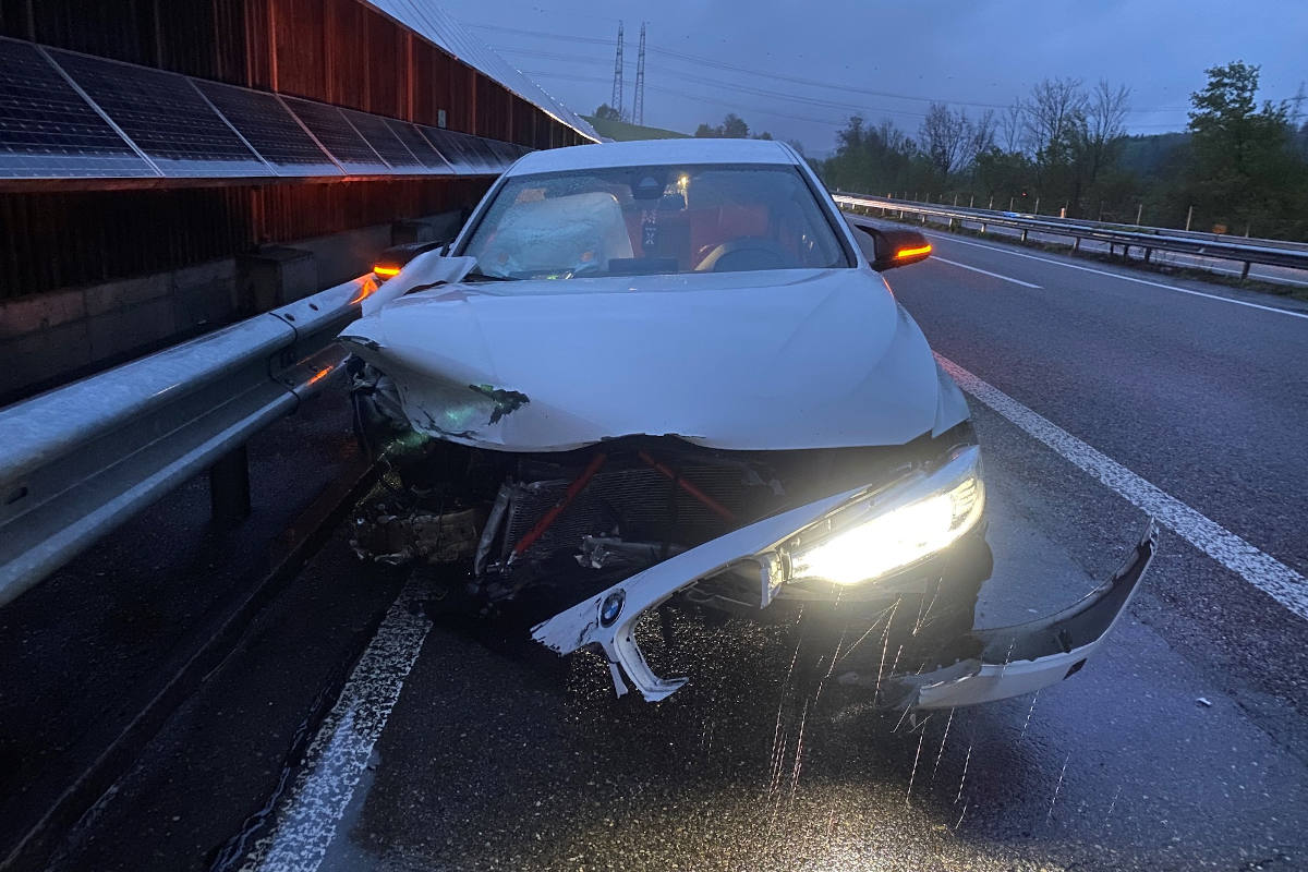 Grosser Schaden bei Schleuderunfall auf der A1 bei Safenwil