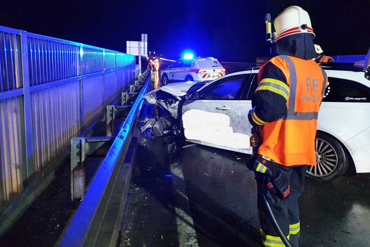 Schwerer Verkehrsunfall auf der B145 bei der Abfahrt Wiesen