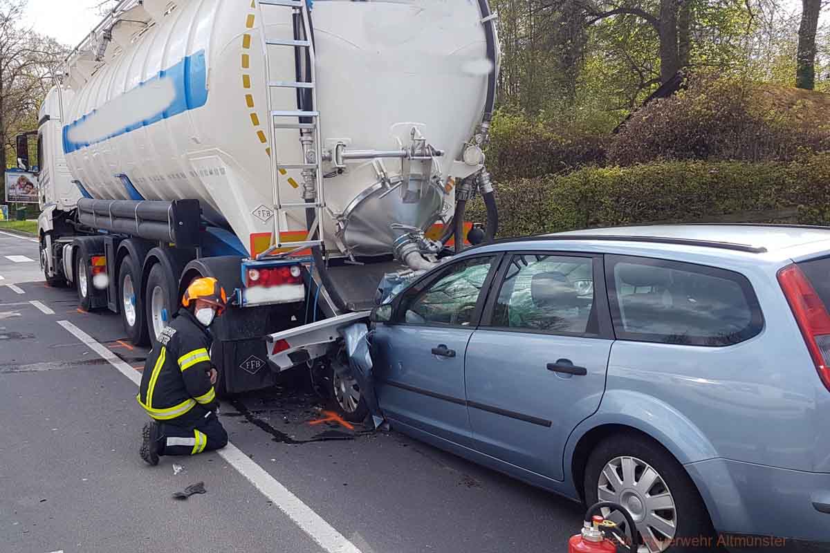 Schwerer Auffahrunfall im Nachmittagsverkehr in Altmünster