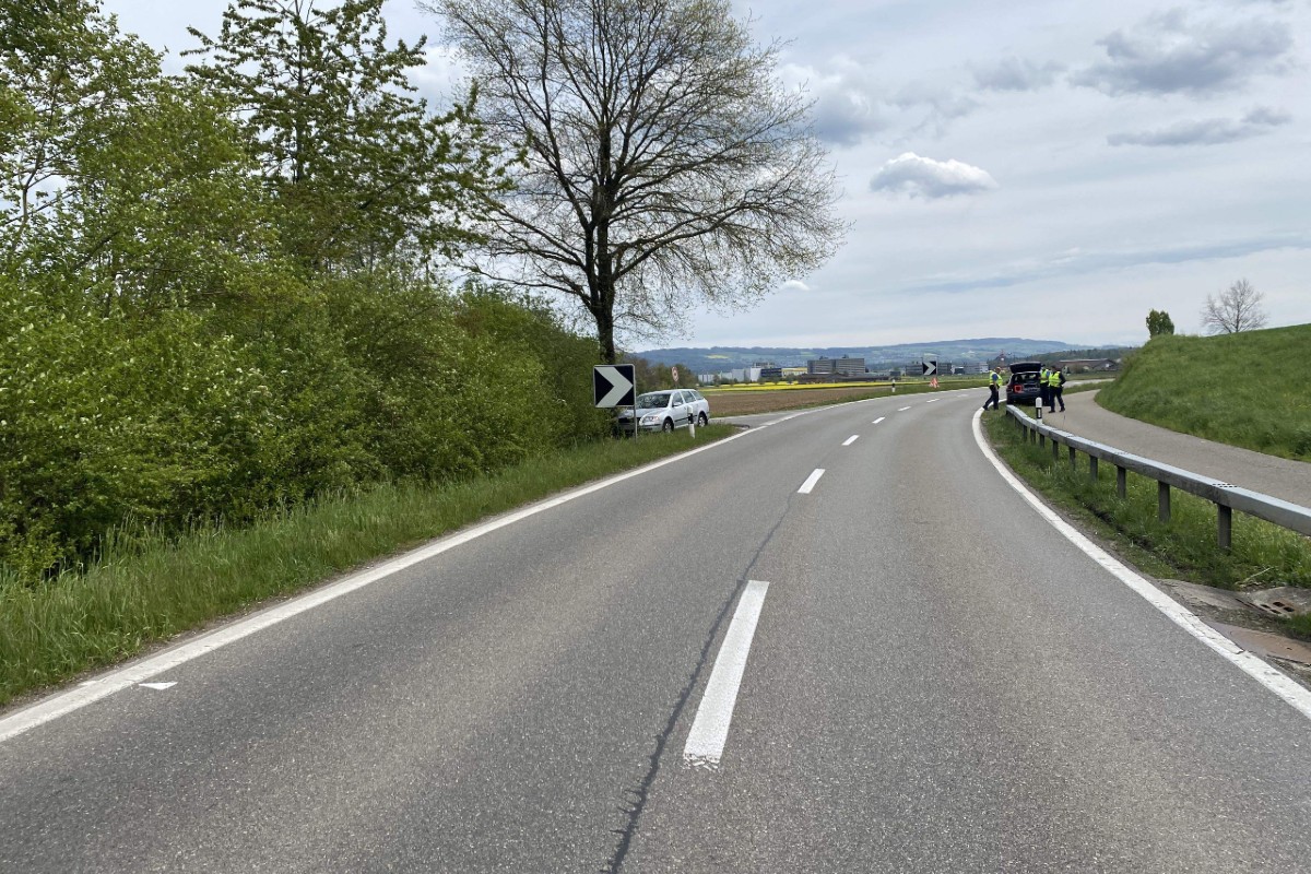 In Scherz AG musste gestern ein Autolenker einem anderen Auto ausweichen und verunfallte.