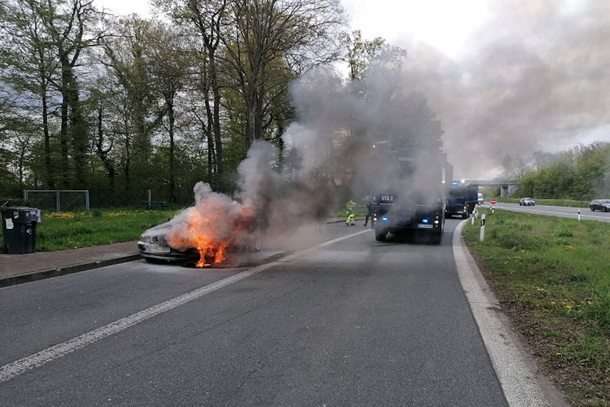 Bundespolizei hilft bei Löscharbeiten auf der A1 bei Ascheberg