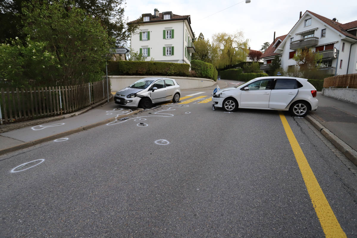 Frau übersieht Gegenverkehr und kollidiert in St.Gallen