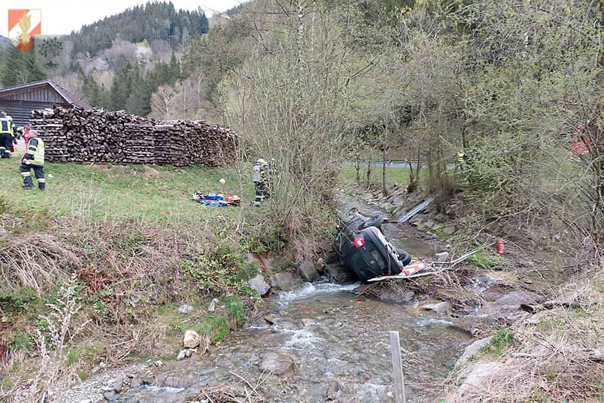 Ein 31-jähriger Pkw-Lenker verletzte sich bei einem Unfall in Gasen schwer