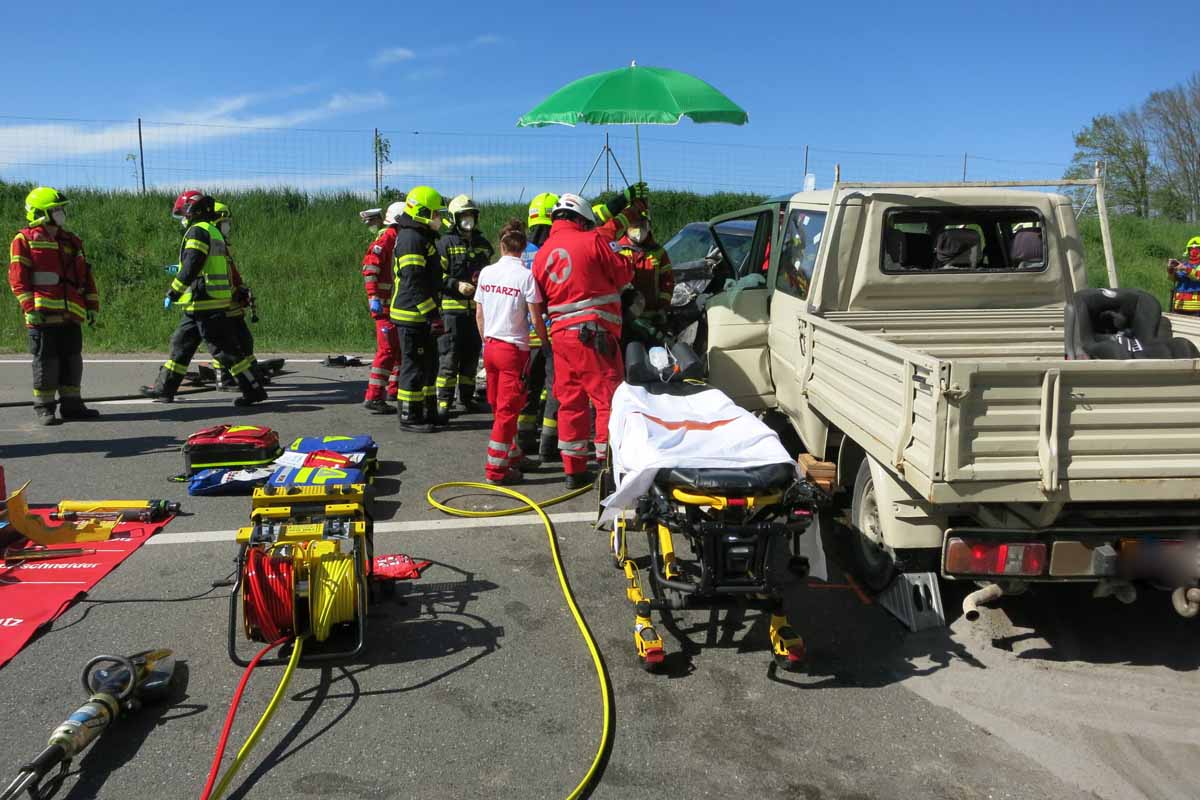 Gestern wurde die Feuerwehr Hart gemeinsam mit der Feuerwehr Pasching zu einem Unfall alarmiert