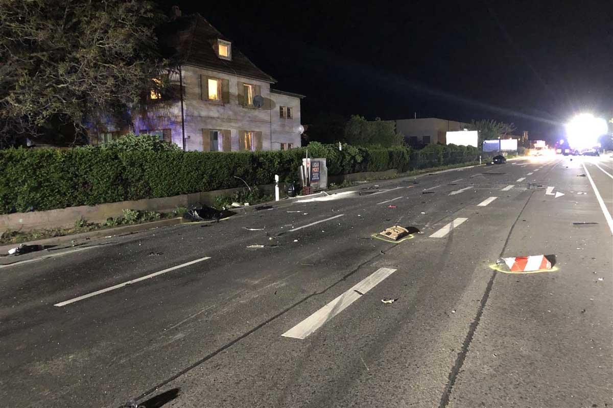 Die B9 war in diesem Bereich bis ca. 03:30 Uhr zwecks Unfallaufnahme und Reinigung komplett gesperrt