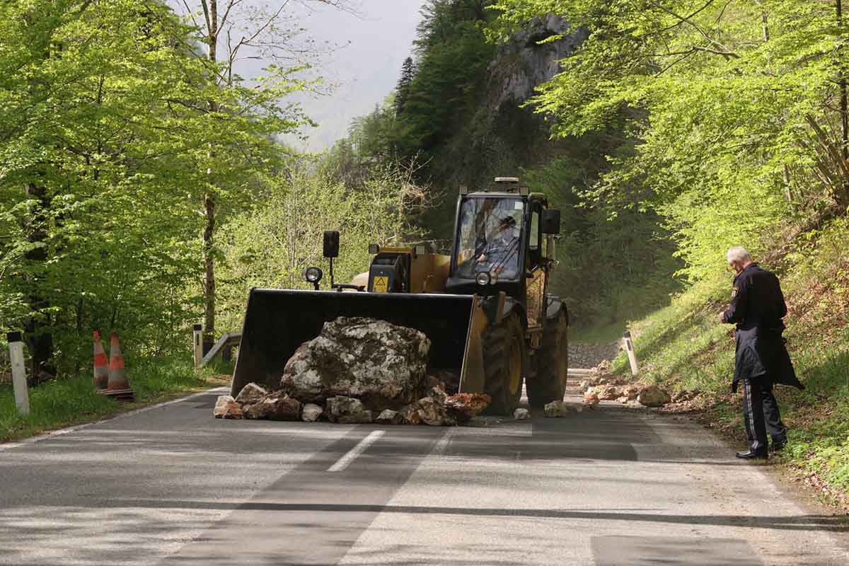 Gestern kam es nach einem Felssturz zu einer mehrstündigen Totalsperre der L127 in Radmer