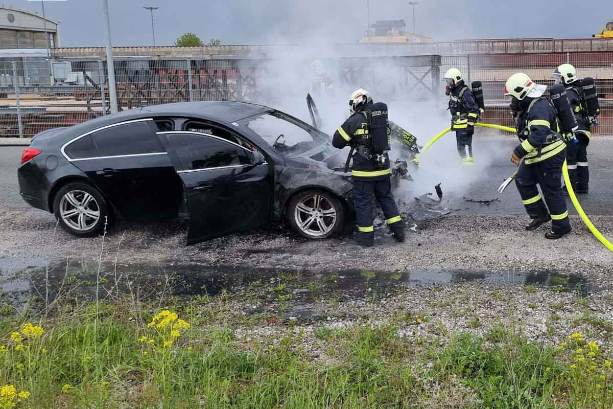 Bei einer Testfahrt bemerkte ein Mechaniker, dass plötzlich Rauch aus den Lüftungsschlitzen austrat