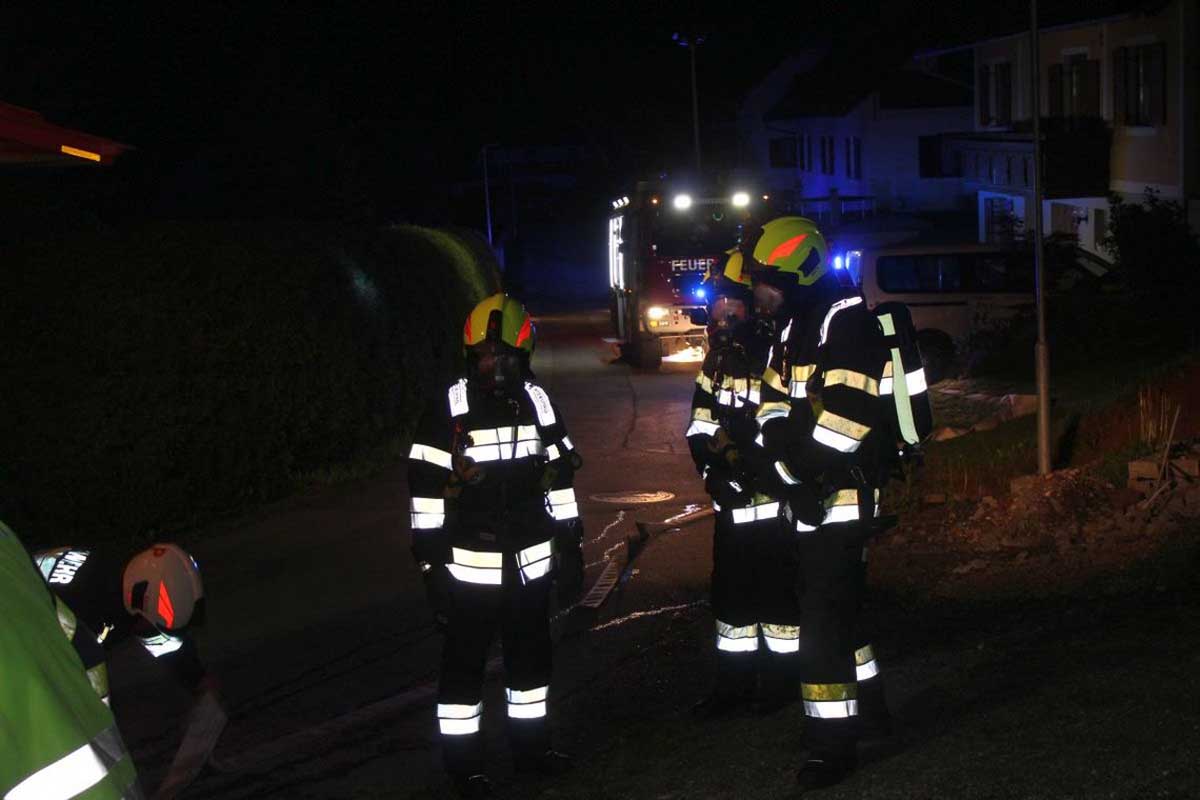Eine 13-Jährige und ihr 17-jähriger Bruder wurden ins Krankenhaus gebracht
