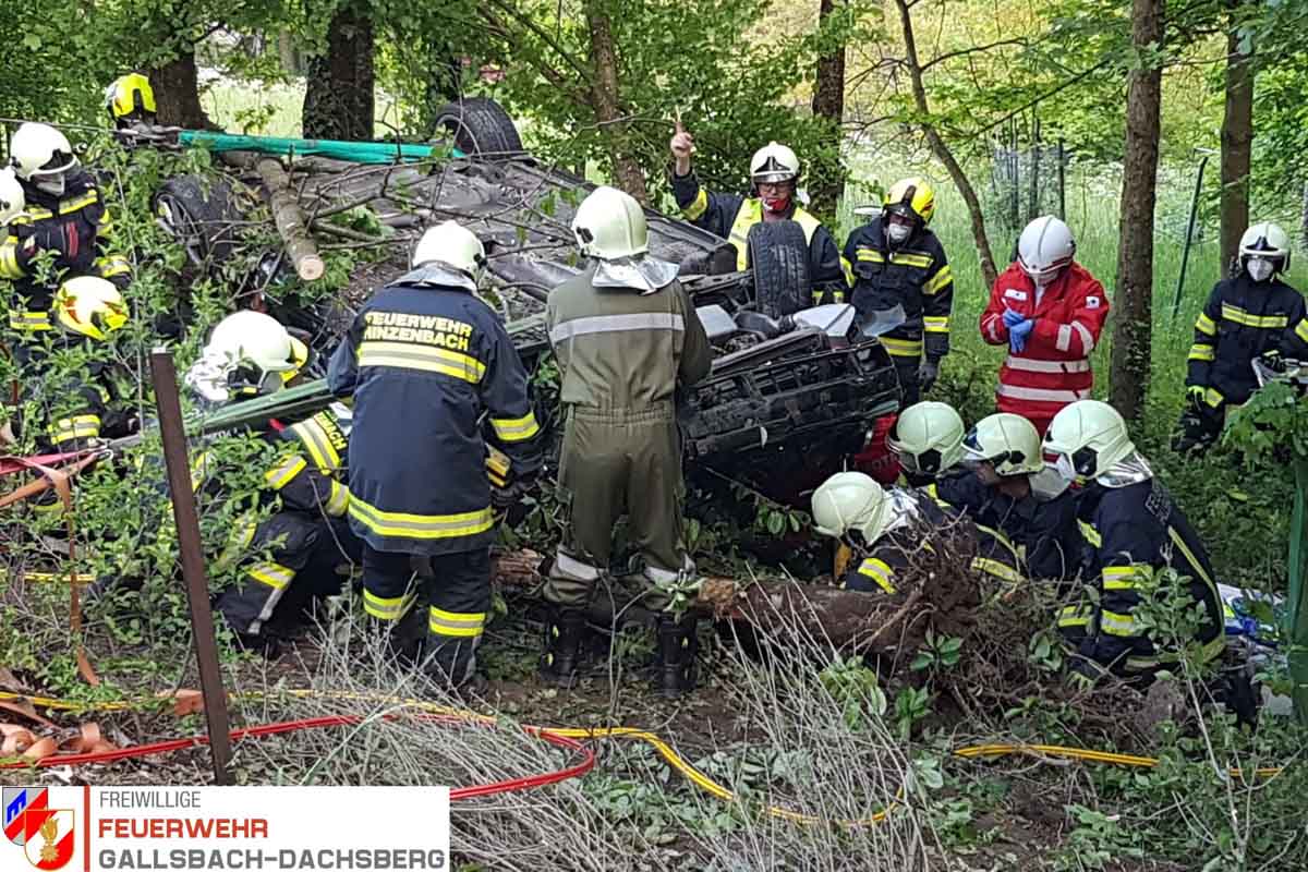 Schwerer Verkehrsunfall auf der B129 in Gstocket