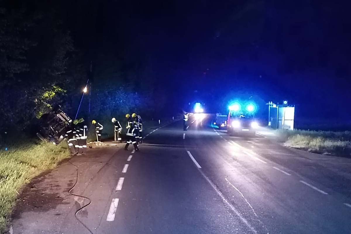 Fahrzeugüberschlag auf der B21 in Mitterbach