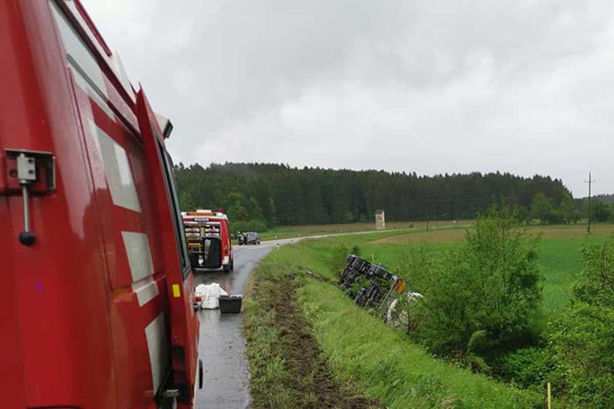 Die Feuerwehr Loibach wurde gemeinsam mit der Stadtfeuerwehr Bleiburg zu einem Verkehrsunfall auf der B80a alarmiert