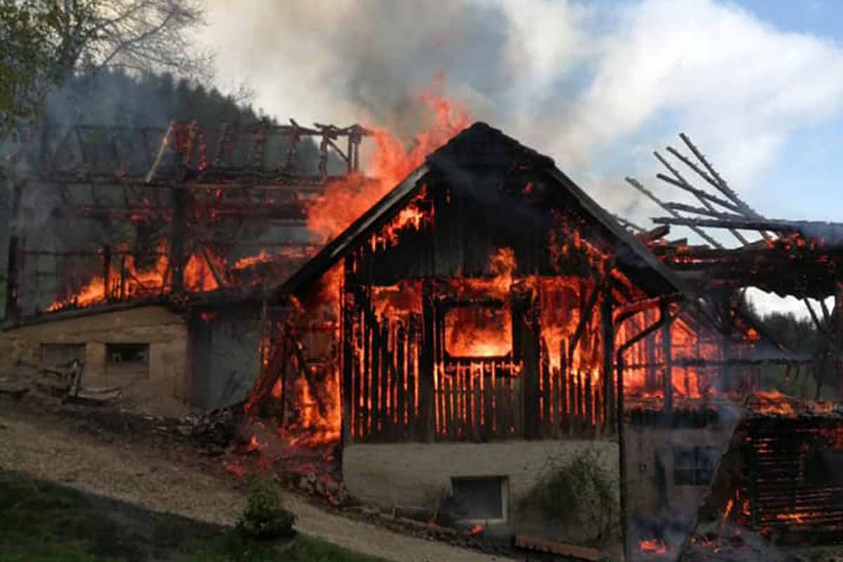 Brand eines Wirtschaftsgebäudes in Innerteuchen
