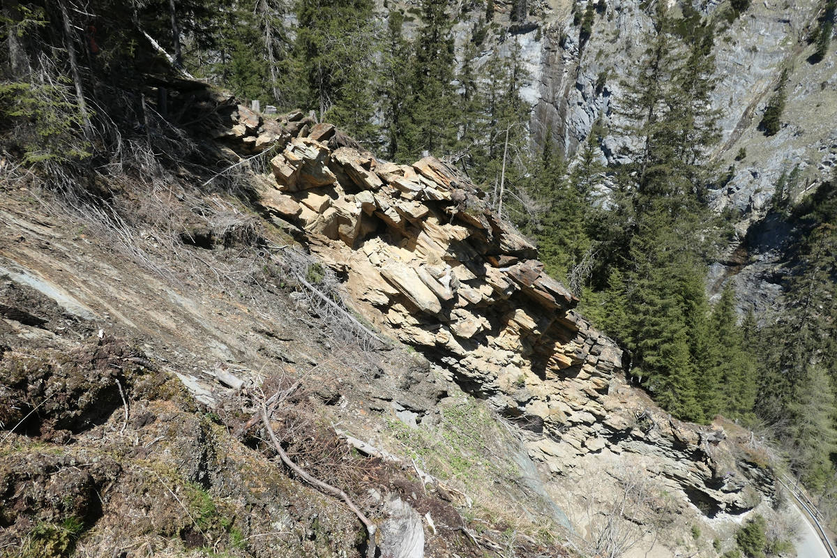 Drohender Felssturz – Averserstrasse bleibt bis auf Weiteres gesperrt