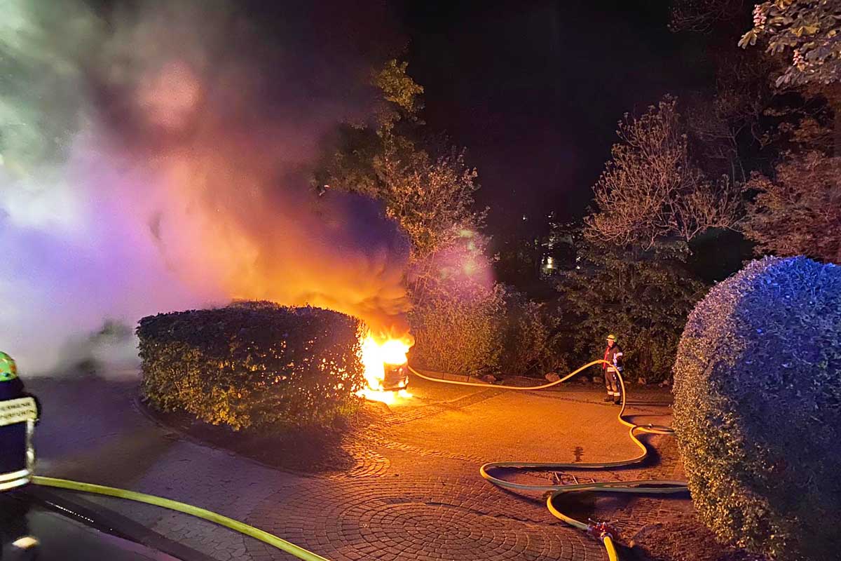 Der Löschzug Wipperfürth wurde zu einem PKW Brand alarmiert