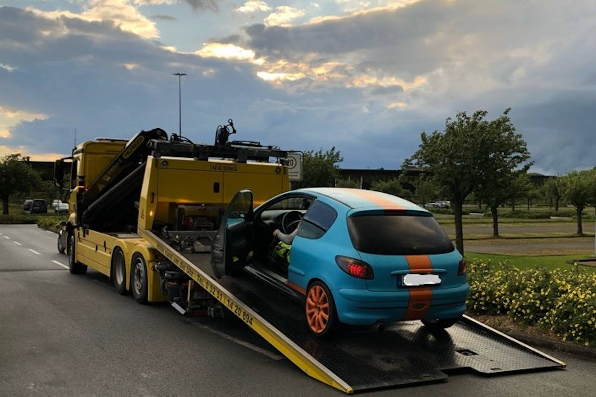 Zu laut, zu tief: Ein sichergestelltes Fahrzeug wird 