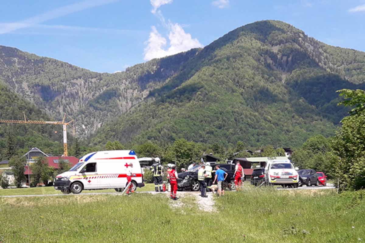 Zwei PKW in Unfall verwickelt