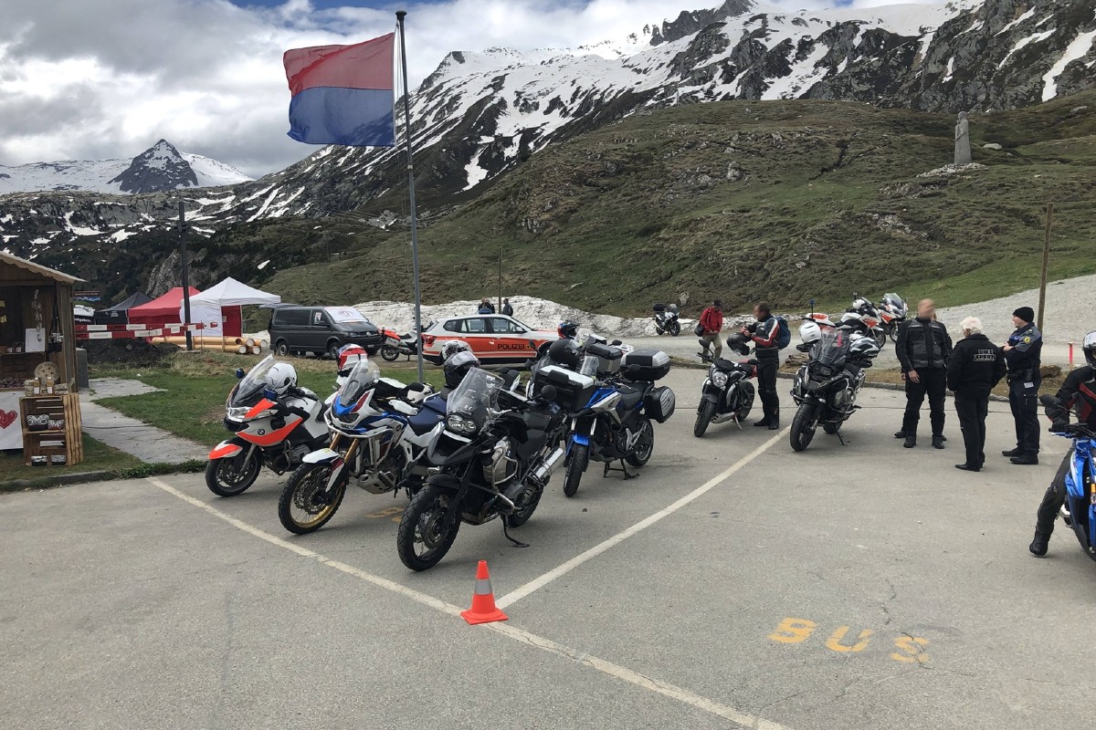 Am gestrigen Sonntag hat auf dem Lukmanierpass eine Präventionskampagne der Kantonspolizei Graubünden und Tessin stattgefunden.