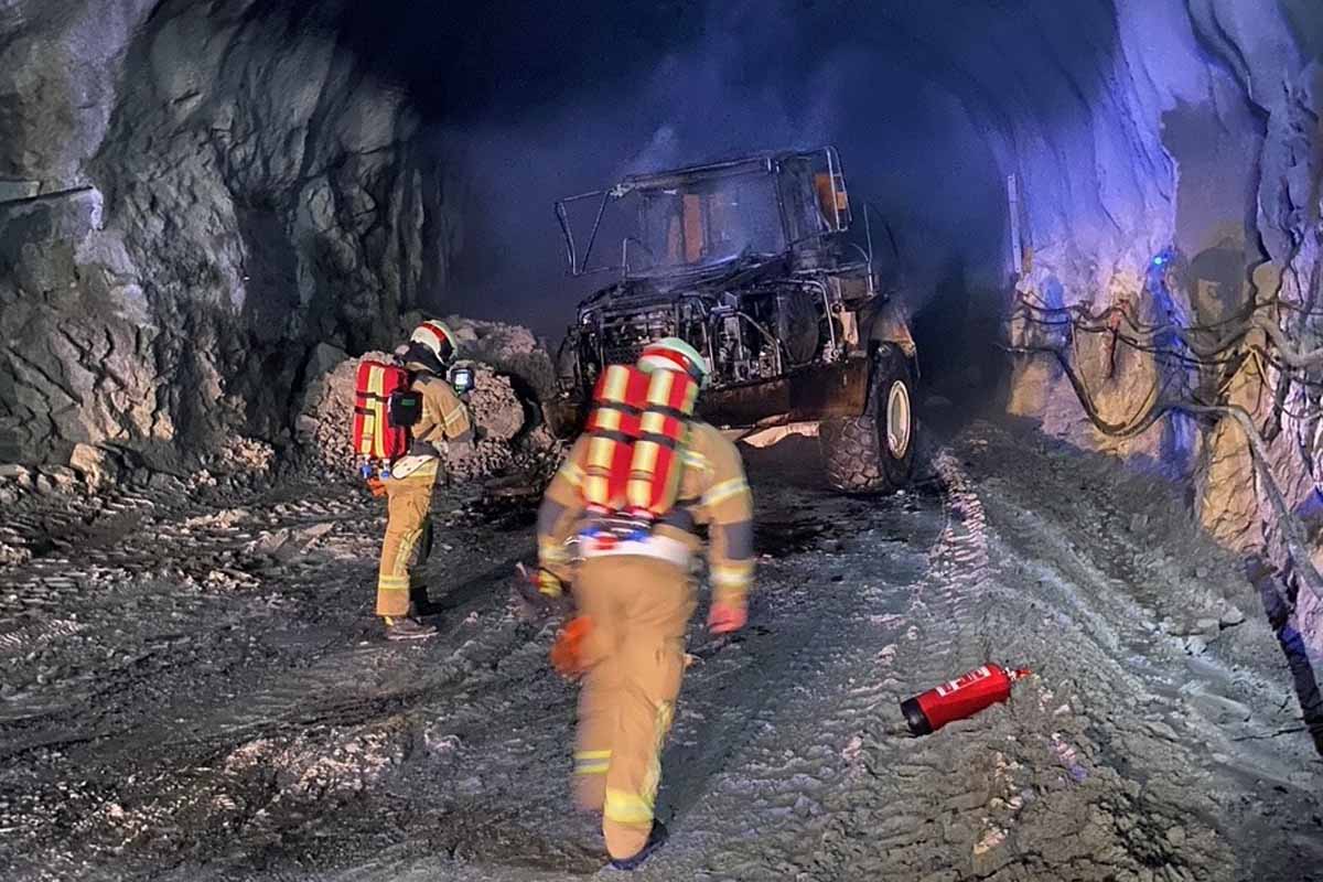 Brand eines Betonmischfahrzeuges im Baustellentunnel Enzingerboden