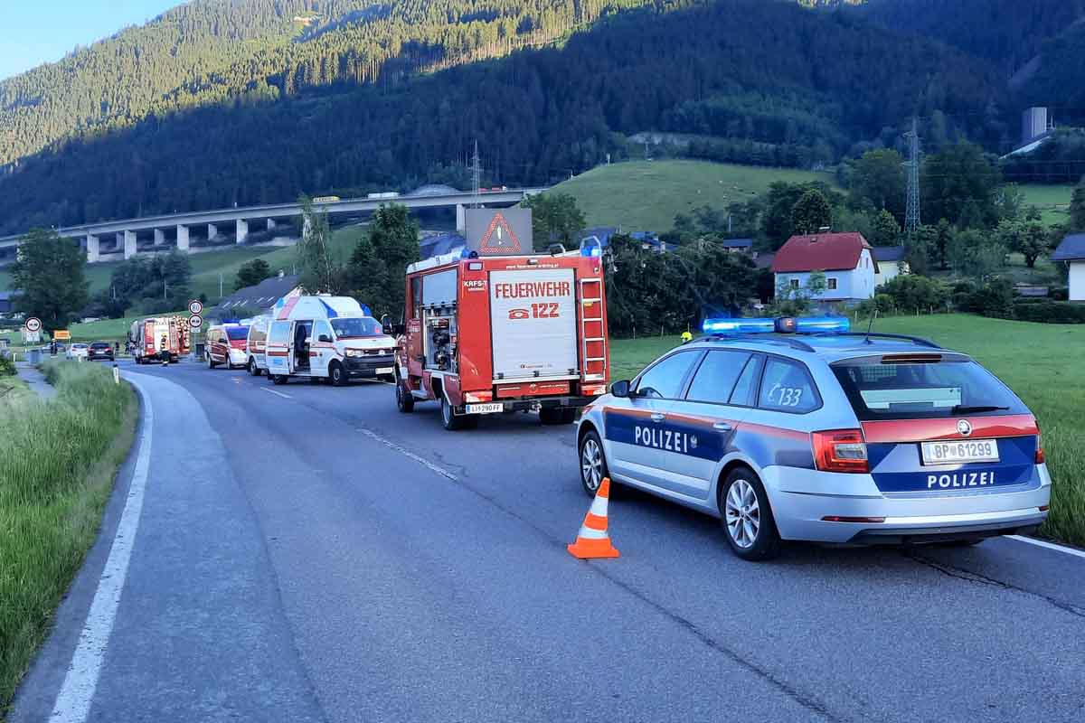 Ein Lenker erlitt Verletzungen unbestimmten Grades