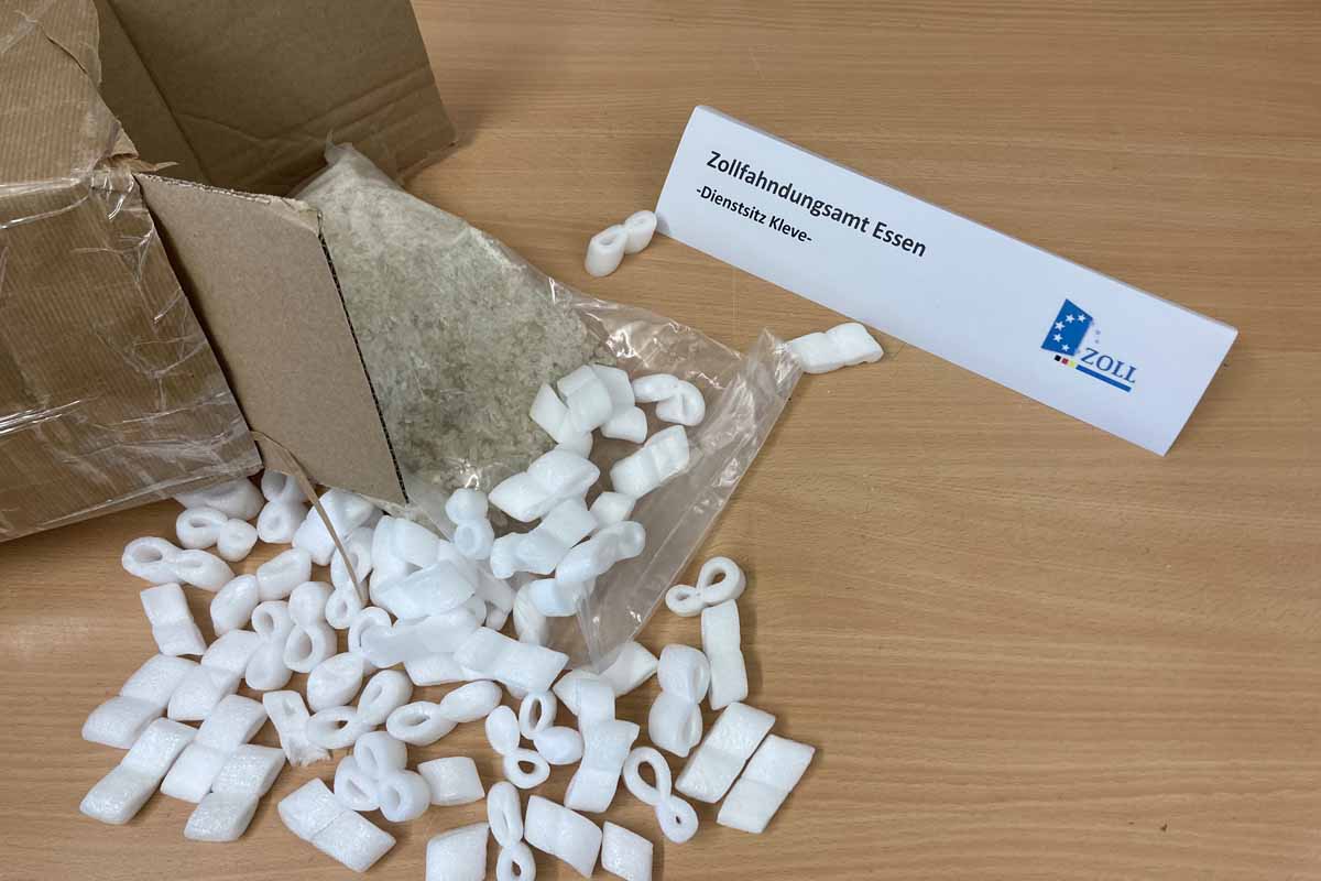 Der Straßenverkaufswert der insgesamt sichergestellten Betäubungsmittel beträgt etwa 532.000 Euro