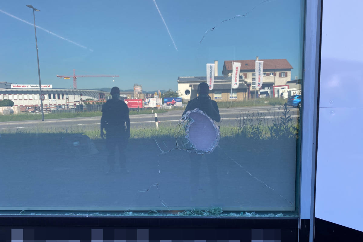Zeugenaufruf nach Sachbeschädigung in Hunzenschwil AG