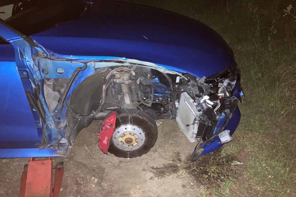 Dem Verursacher platzte während der Fahrt ein Reifen, er fuhr allerdings noch über sechs Kilometer auf der Felge weiter