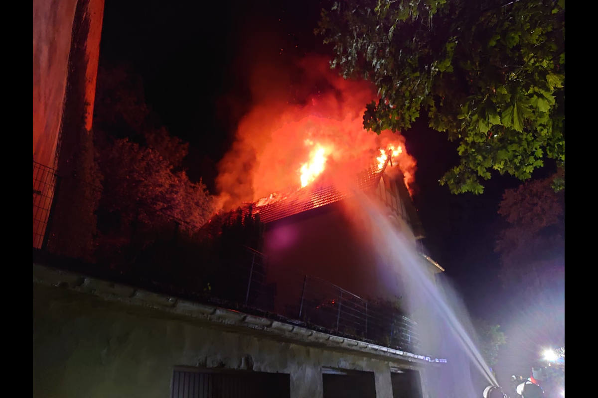 Dachstuhlbrand durch Blitzschlag