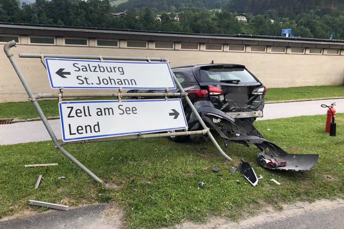 Hund lenkte in Schwarzach Fahrerin ab