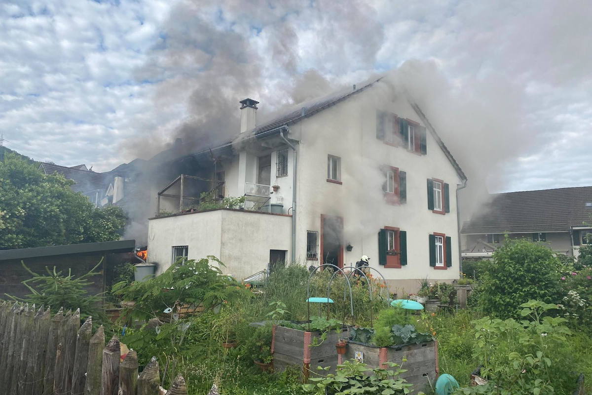 Pratteln BL – Brandfall erfordert Feuerwehreinsatz – zwei Personen verletzt