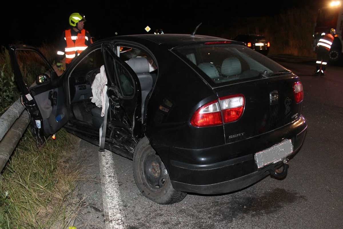 Im Kreuzungsbereich sind aus unbekannter Ursache zwei PKW kollidiert