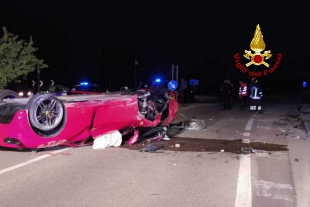 Spektakulärer Unfall - Auf Sardinien mit Ferrari 488 Gtb Gas, Wasser- und Stromleitungen beschädigt!