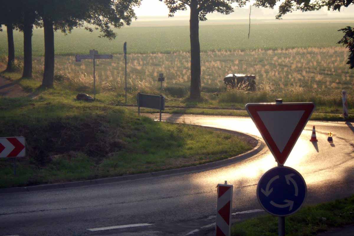 Über diese Mittelinsel fuhr der Wagen