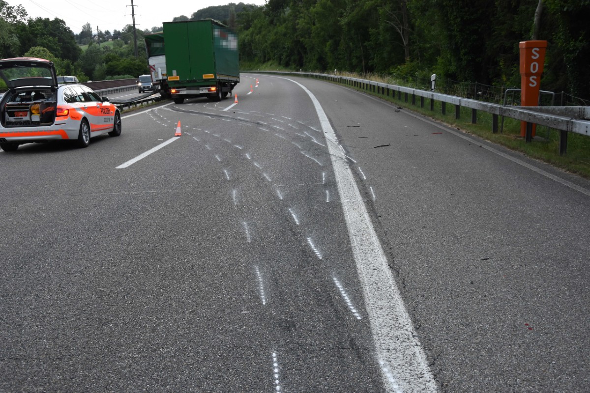 Staad SG - Lastwagenfahrer baut wegen Ablenkung Unfall!
