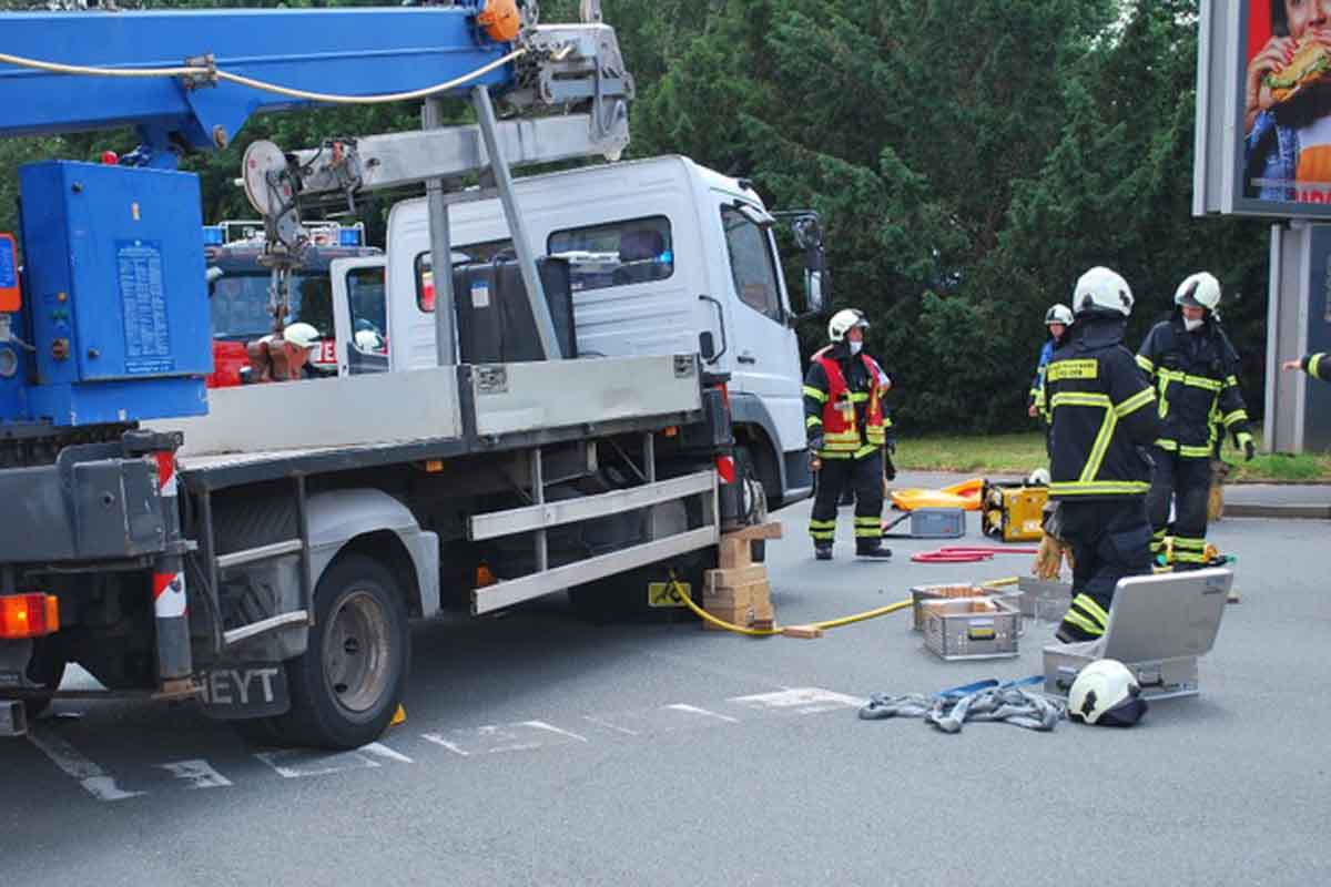 Trotz aller Bemühungen verstarb der lebensgefährlich Verletzte noch an der Unfallstelle