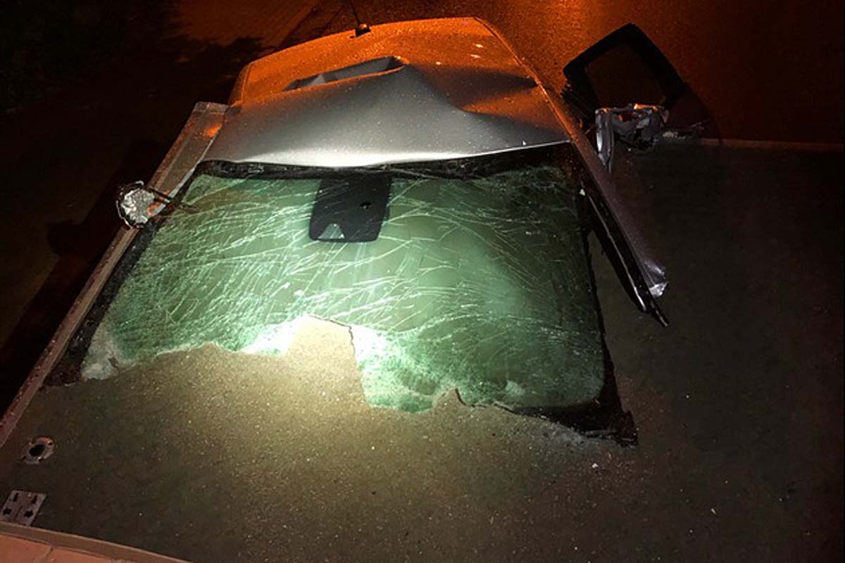 Frontscheibe durch Ladebordwand abgetrennt