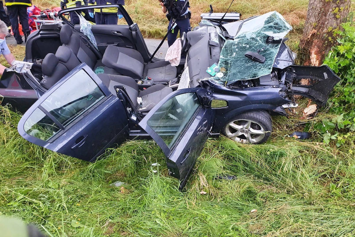Unfallfahrzeug bei Lüdge-Rischenau 