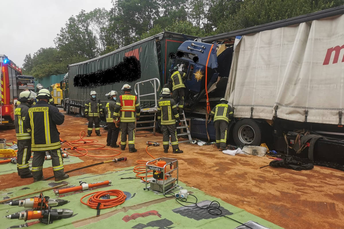 Schwerer Verkehrsunfall auf Autobahn A1 bei Gevelsberg