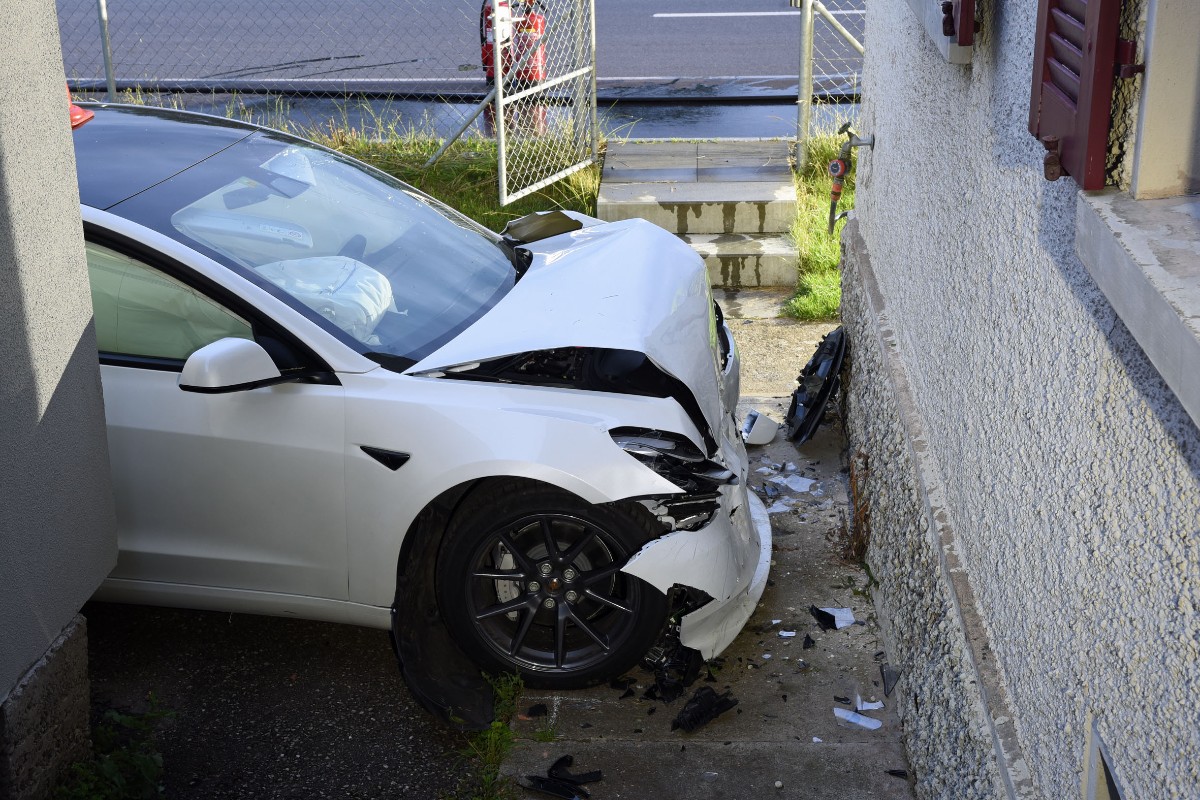 Grosswangen LU - Autofahrer bei Selbstunfall verletzt