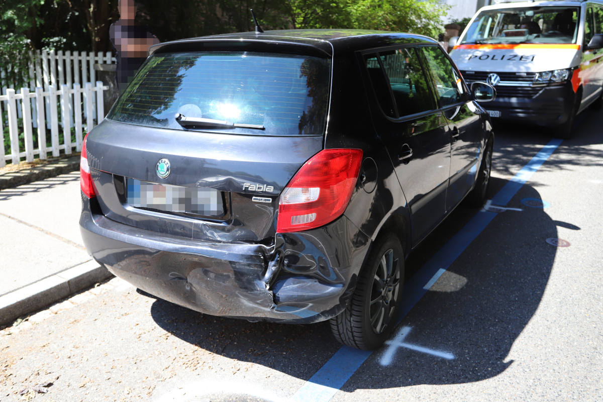 Abgelenkt in parkiertes Fahrzeug gekracht in St.Gallen