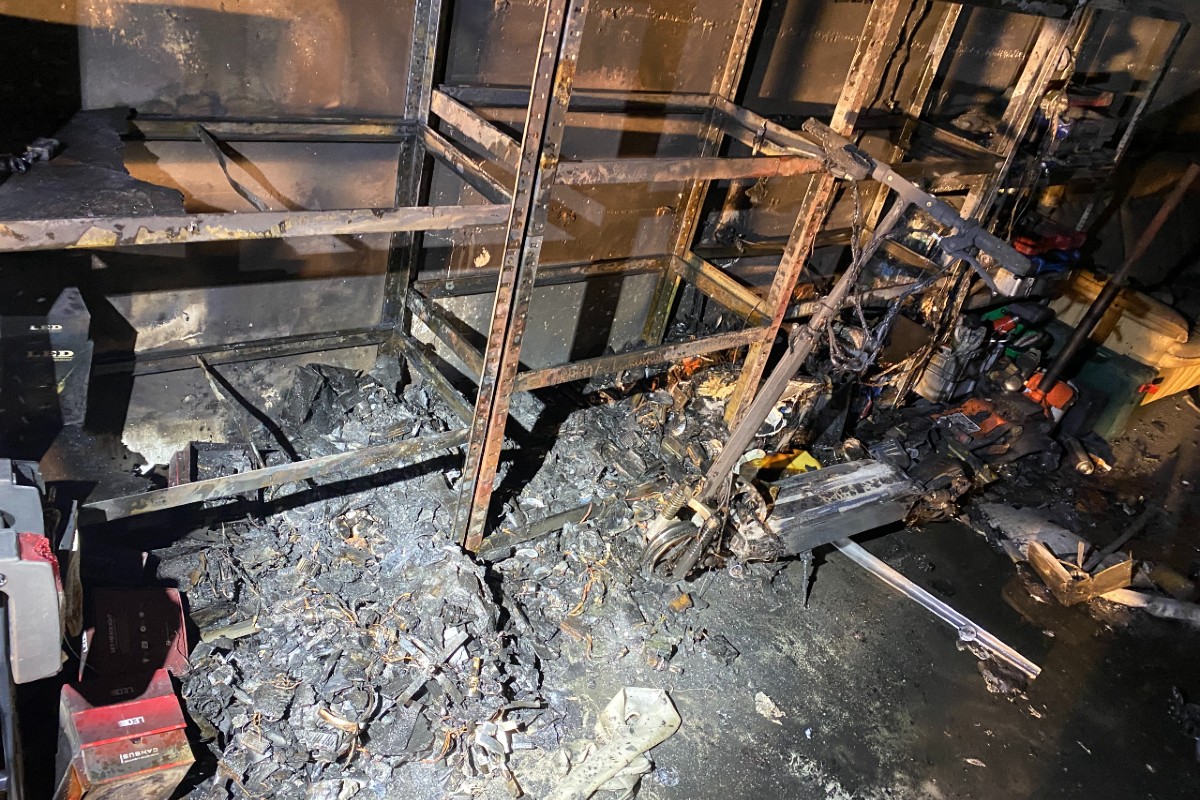 Bellikon AG - Zwei Personen nach Brand in Garage im Spital