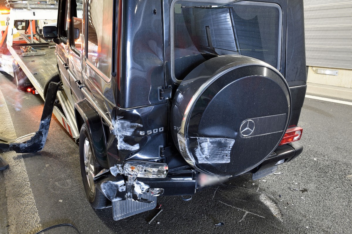 Stadt luzern - Autofahrerin bei Selbstunfall verletzt - Rückstau auf der Autobahn A2