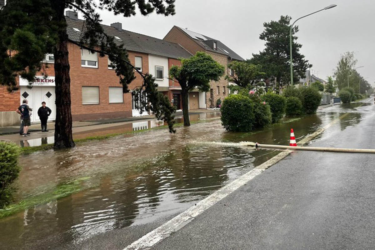 Die rund 164 Einsatzkräfte der Feuerwehr Düren arbeiteten insgesamt 124 Einsatzstellen ab