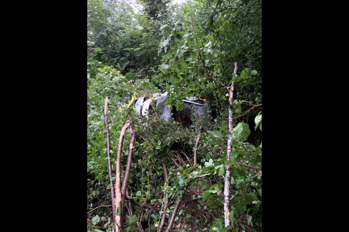 Bei Selbstunfall im Tobel gelandet in Full AG