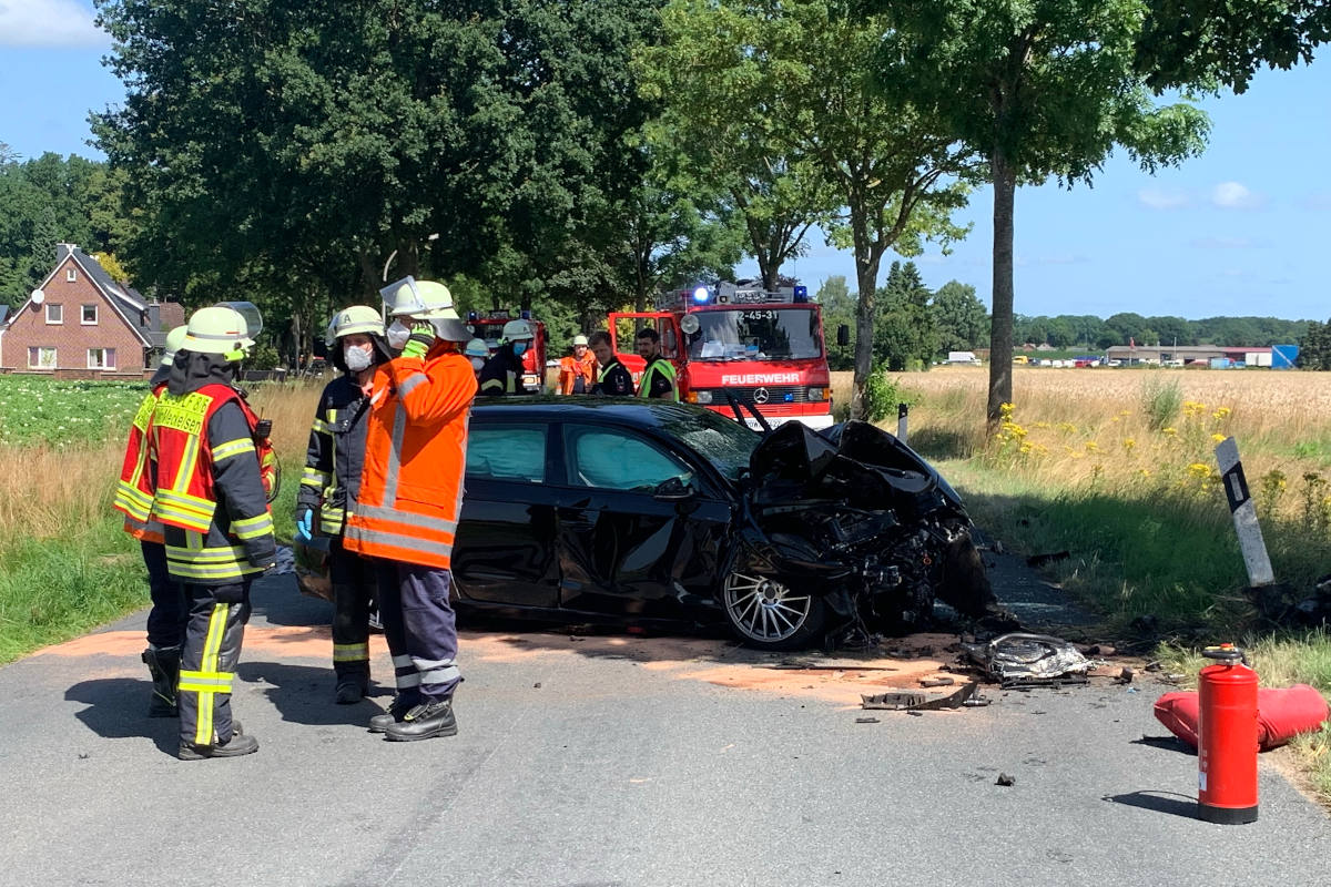 Groß Meckelsen – Schwerer Kollision mit Baum