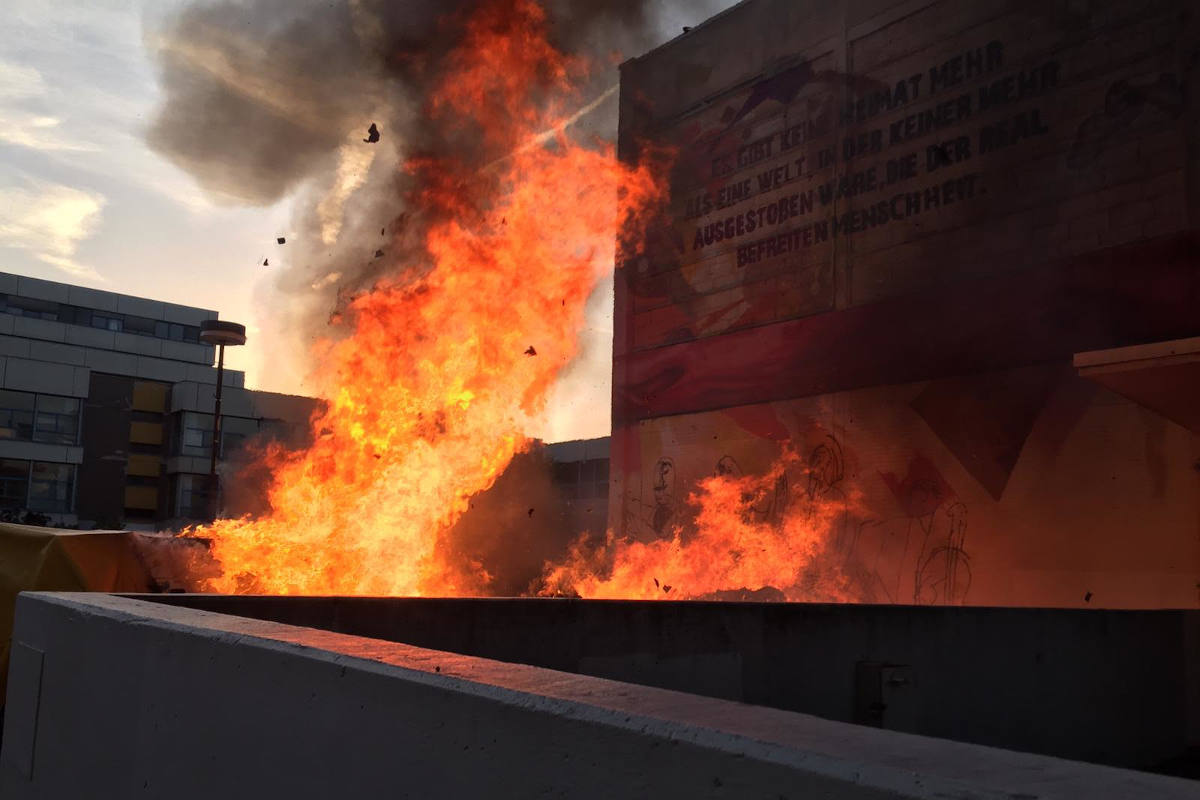 Am Campus Bockenheim brennen 20 Tonnen gebrauchter Bücher