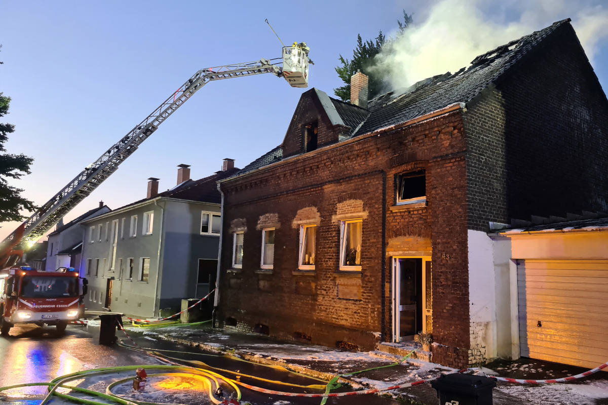 Essen-Borbeck – Wohnhausbrand fordert zwei verletzte Personen